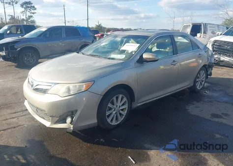 2014 Toyota Camry Xle V6 z USA, uszkodzony, nr VIN 4T1BK1FK6EU027653